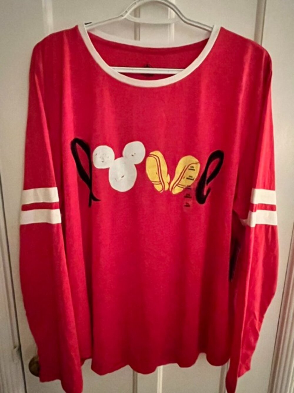 DISNEY WOMEN'S LONG SLEEVE T-SHIRT; MICKEY MOUSE LOVE, RED; 2XL; NWT